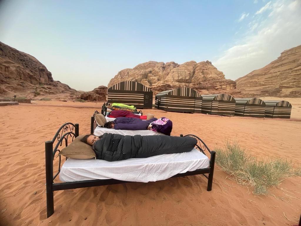 Bedouin Holidays Camp And Jeep Tours وادي رم المظهر الخارجي الصورة